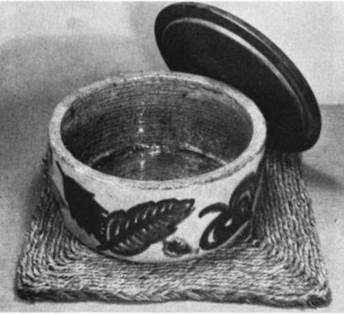 A cake jar with a wooden lid
