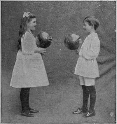 Fig. 5. Comparing balloons in order to select a partner for little 'girl as his partner
