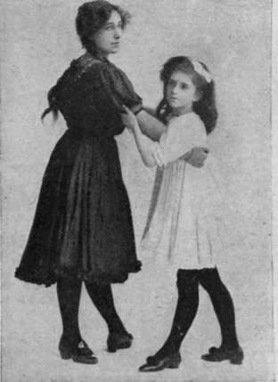 Fig. 5. The turning step. The pupil takes a long second step with half round the circle two steps fit into Beat one, and one long step into beat two.