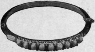Turquoise bracelet. This gem looks well with diamonds Photo, Record Press
