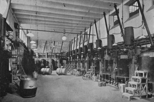 Fig. 202.   Usine de Grasse. Appareils de Distillation. Antoine Chiris.
