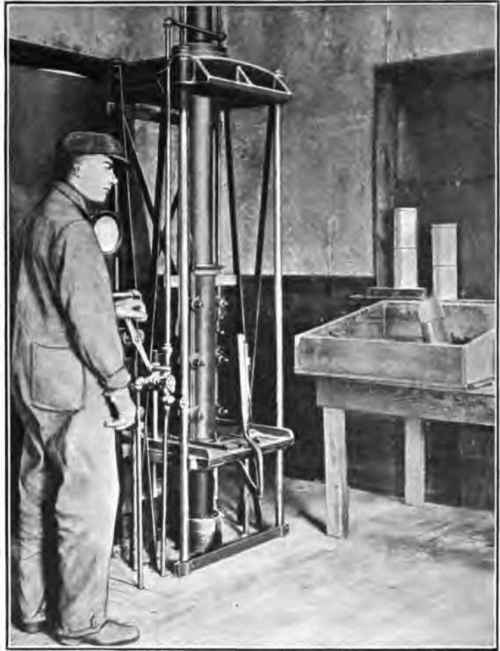 Hydraulic press; ramming composition.